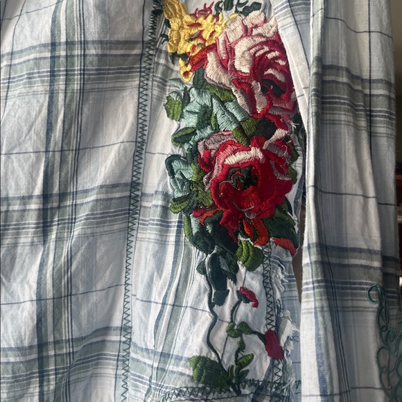 Embroidered button down🦋❤️ - Picture 3 of 13